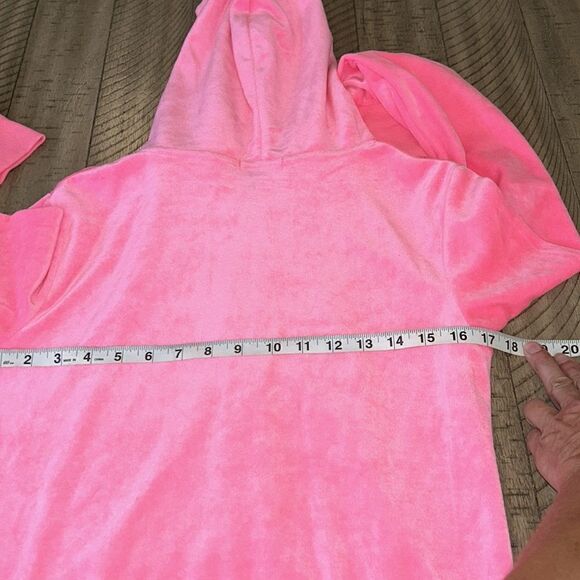 🩷 Barbie Neon Pink Velour Hoodie 2 Pockets. Adorable ☺️ - Picture 9 of 17
